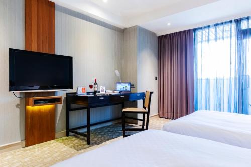 Business Twin Room image 6