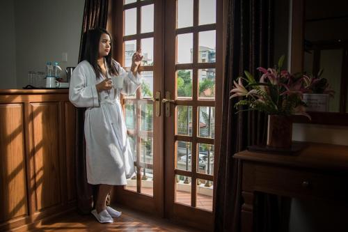 Junior Suite room in Hotel Shwe Yee