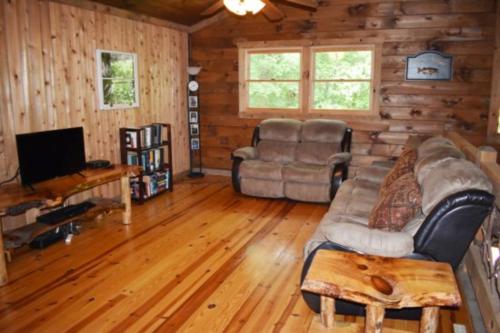 Lazy Creek Retreat - image 4