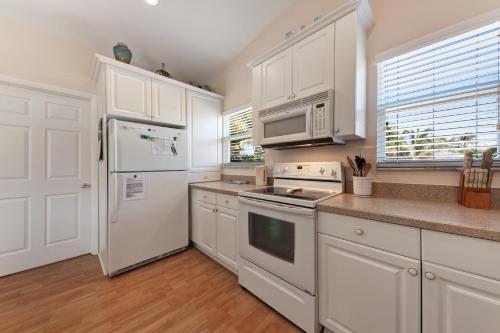 Holly Hideaway - image 4