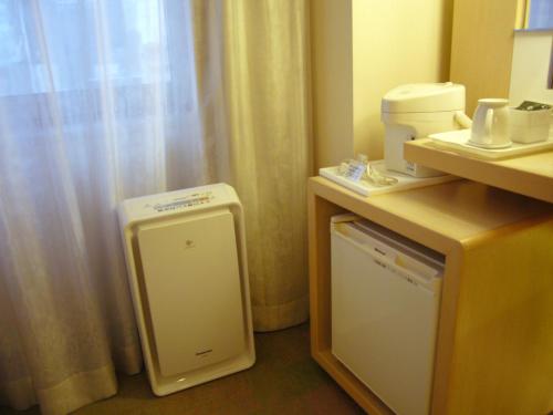 Single Room - Non-Smoking image 5