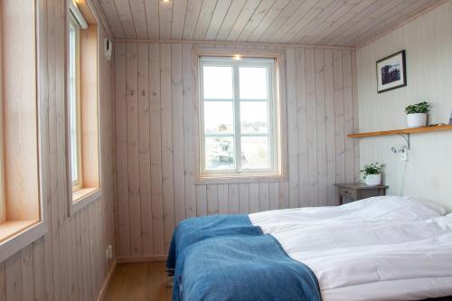 Twin Room with Beach View 