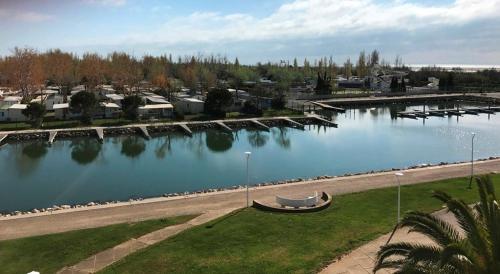 AS9836 - P2 dans une résidence sur la plage avec belle vue sur le chenal et parking privé - Location saisonnière - Le Grau-du-Roi