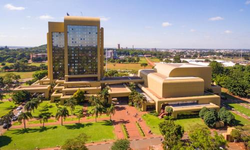 Hotellet från utsidan, Rainbow Towers Hotel & Conference Centre in Harare