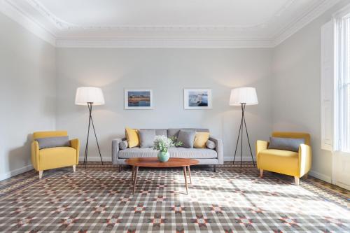 6 dormitorios en Apartamento Modernista en el Corazon de Barcelona - image 5