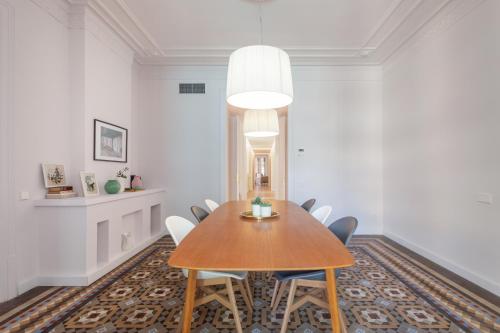 6 dormitorios en Apartamento Modernista en el Corazon de Barcelona