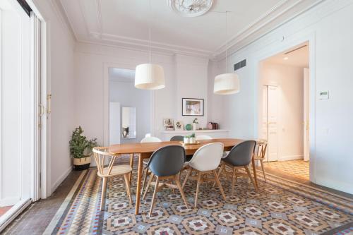 6 dormitorios en Apartamento Modernista en el Corazon de Barcelona - main image