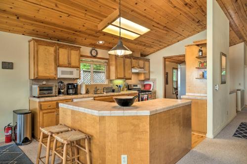 Near Hiking Home with Deck in Twain Harte! in سونورا