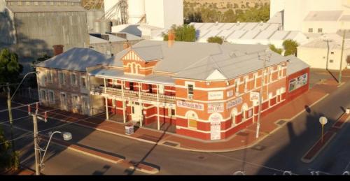 Exterior view, Riverside Hotel in Northam