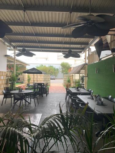 Exterior view, Riverside Hotel in Northam