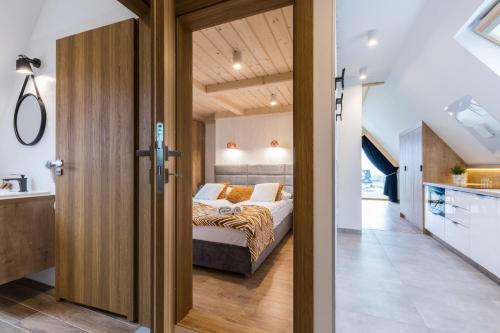 Apartment with Mountain View