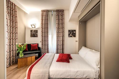 Deluxe Quadruple Room image 8