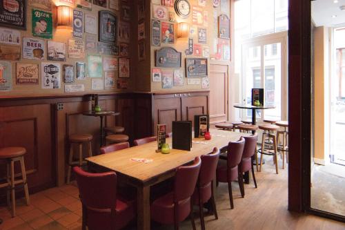 Bar/lounge, Durty Nelly's Inn in Amsterdam