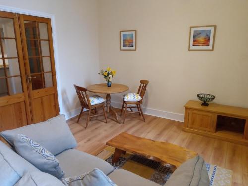 Picture of Ground Floor Barmouth Centre Apartment With Garden