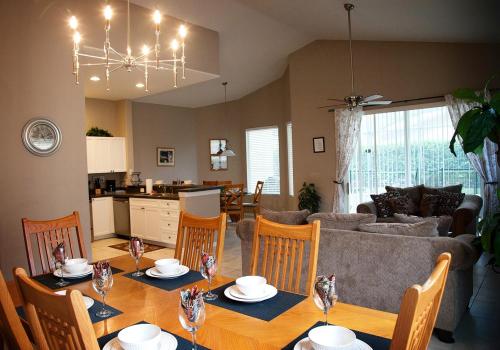 Four-Bedroom Pool Home Davenport in Davenport