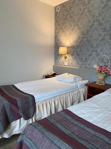 Double or Twin Room image 5
