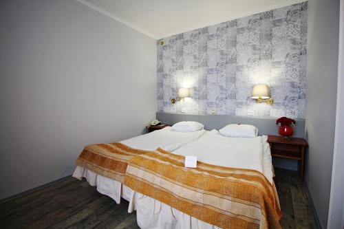 Double or Twin Room image 4