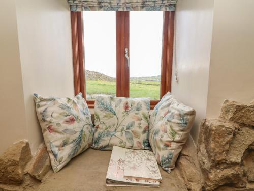 Rushton Barn Settle - image 12