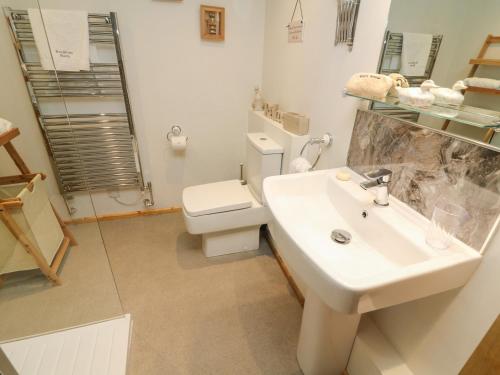 Rushton Barn Settle - image 11