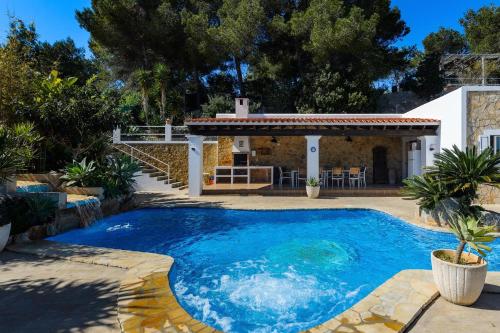  Bonaire, villa up to 8+2 with pool & views in Ibiza Town