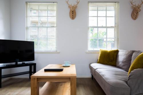 Modern Grassmarket Apartment - main image