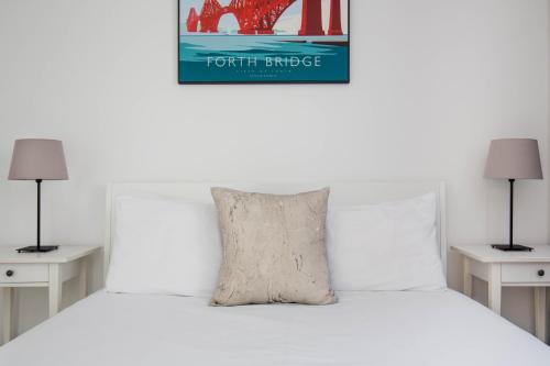 Modern Grassmarket Apartment - image 7