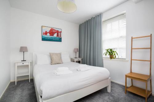 Modern Grassmarket Apartment - image 3