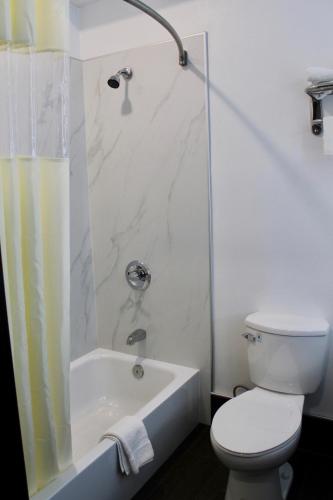 Crescent Inn - image 3