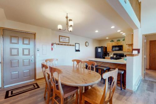 Snowdance Manor 408 - image 9