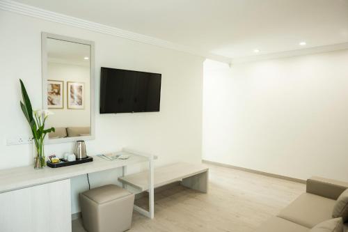 Roseum Boutique Hotel - image 14