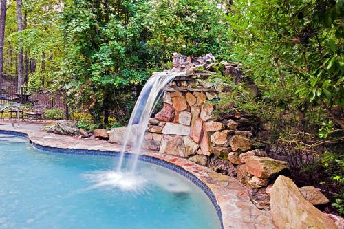 Úszómedence, Lily Creek Lodge in Alpharetta