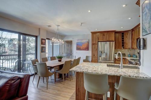 River Mnt Lodge W312 in Breckenridge, USA