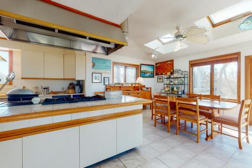 Villa on the Water - image 6