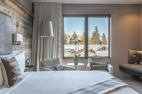 Superior King with View Room