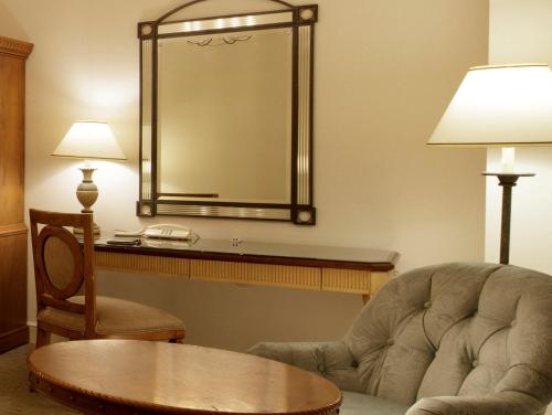 room detail thumbnail 1