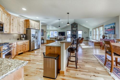High Desert and Cascade Views - image 9