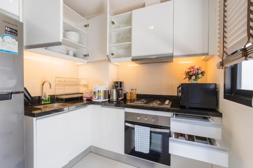 %name Urban Townhouse Phuket 1KM to Bang Tao beach ภูเก็ต