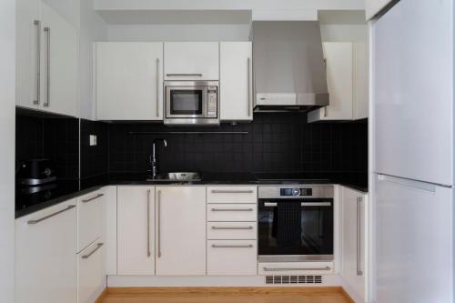 2ndhomes Deluxe 1BR Kamppi Center Apartment with Sauna and Terrace, Helsinki (photo 3)