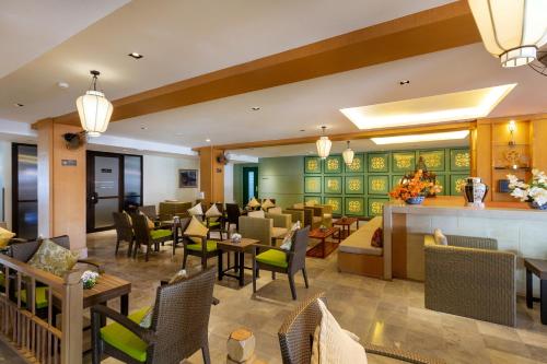 Restaurant, Sawaddi Patong Resort & Spa by Tolani in Phuket