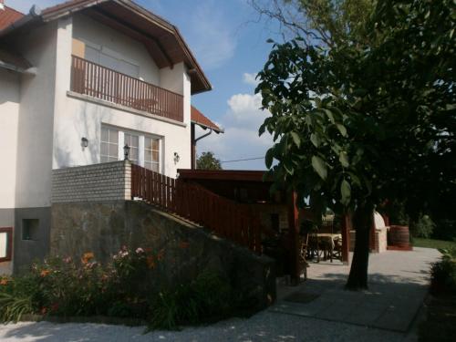 Fehér Rózsa Apartman