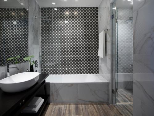 Pelagos Suites Hotel & Spa - image 2