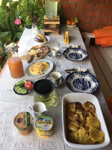 Jídlo a nápoje, Dana Guest House in Roja