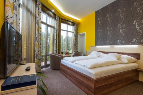 4 king beds