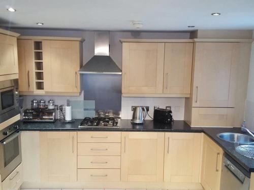 Short Term Worsley Apartment - image 3