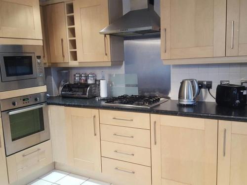 Short Term Worsley Apartment - image 9