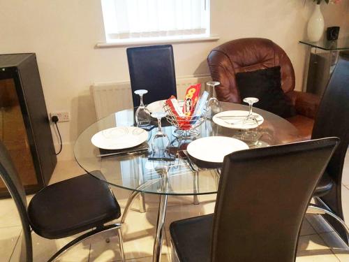 Short Term Worsley Apartment - image 12