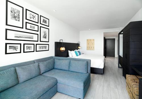 1 king bed, 1 sofa bed