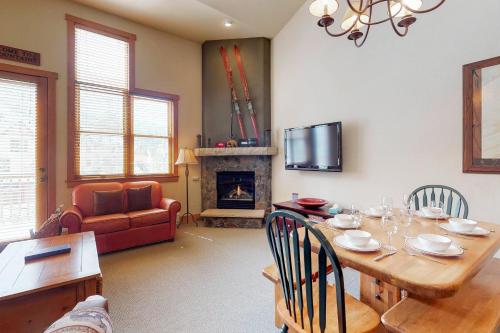 Red Hawk Townhomes 2337 - image 2