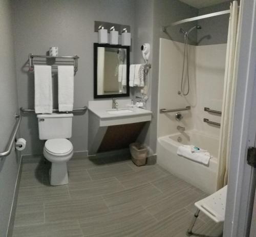 Adams Inn and Suites - main image