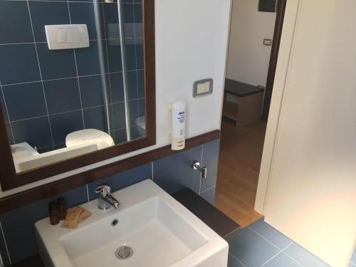 Hotel Royal Room Type - Triple Room Hotel Royal Room Type - Triple Room